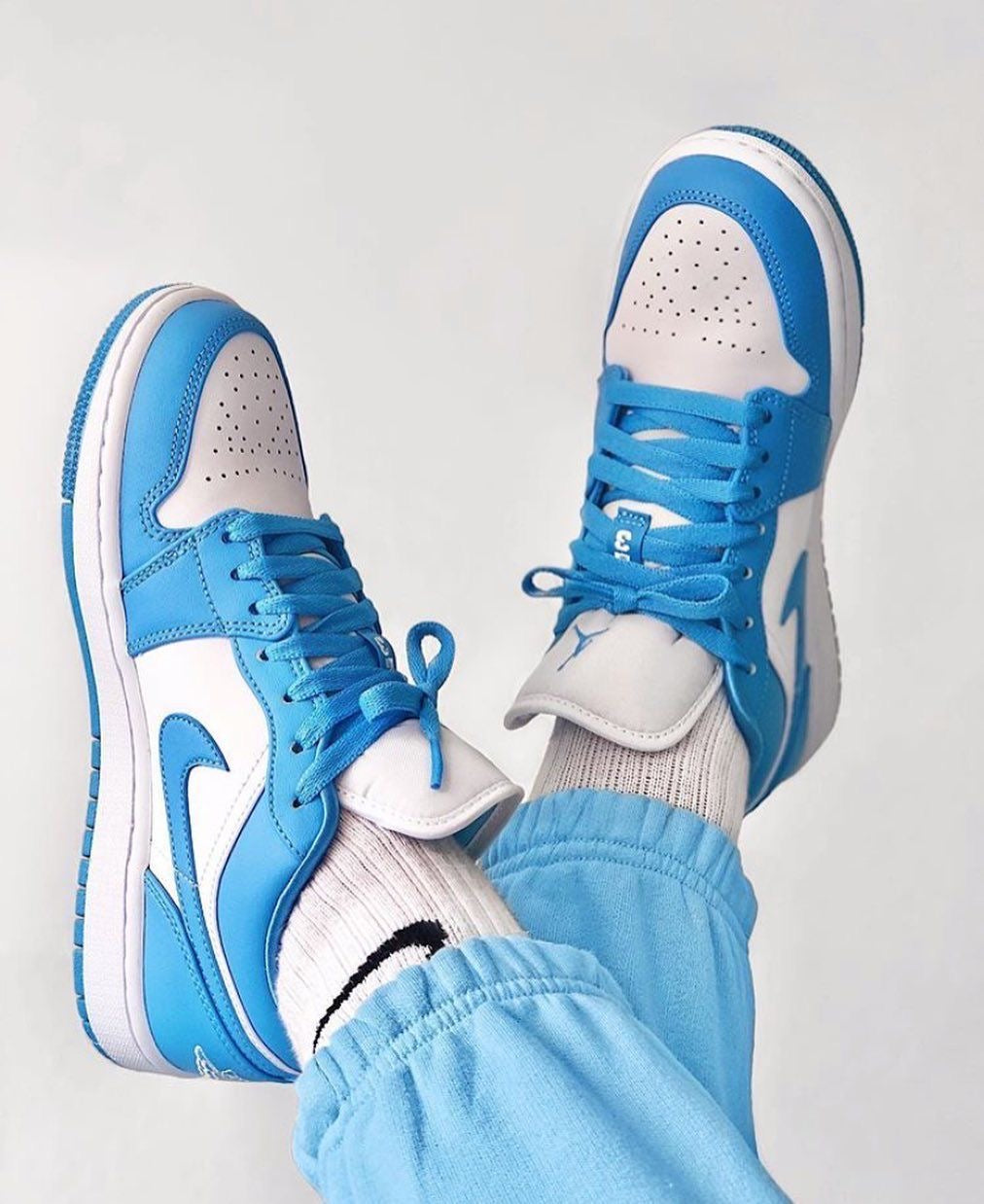 SB Nike حذاء نايك سمائي وابيض ناصي ,قالب طبيعي