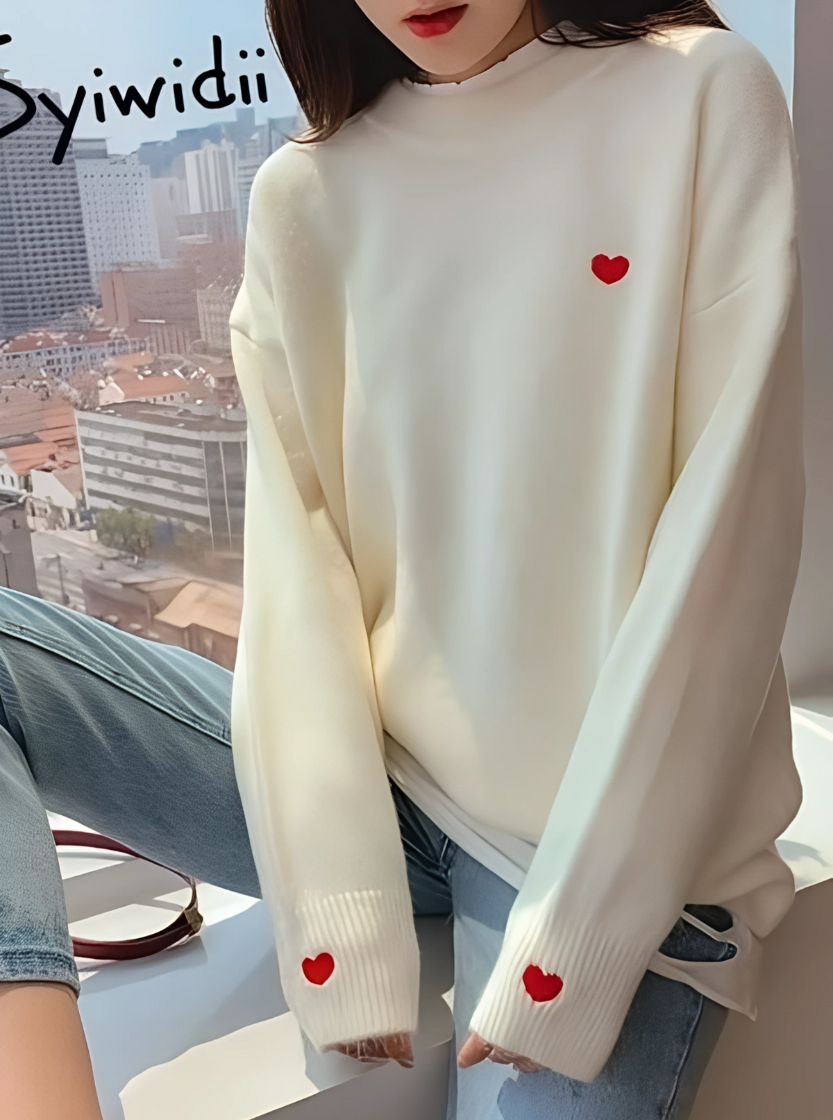 سويتر ابيض قلب احمر